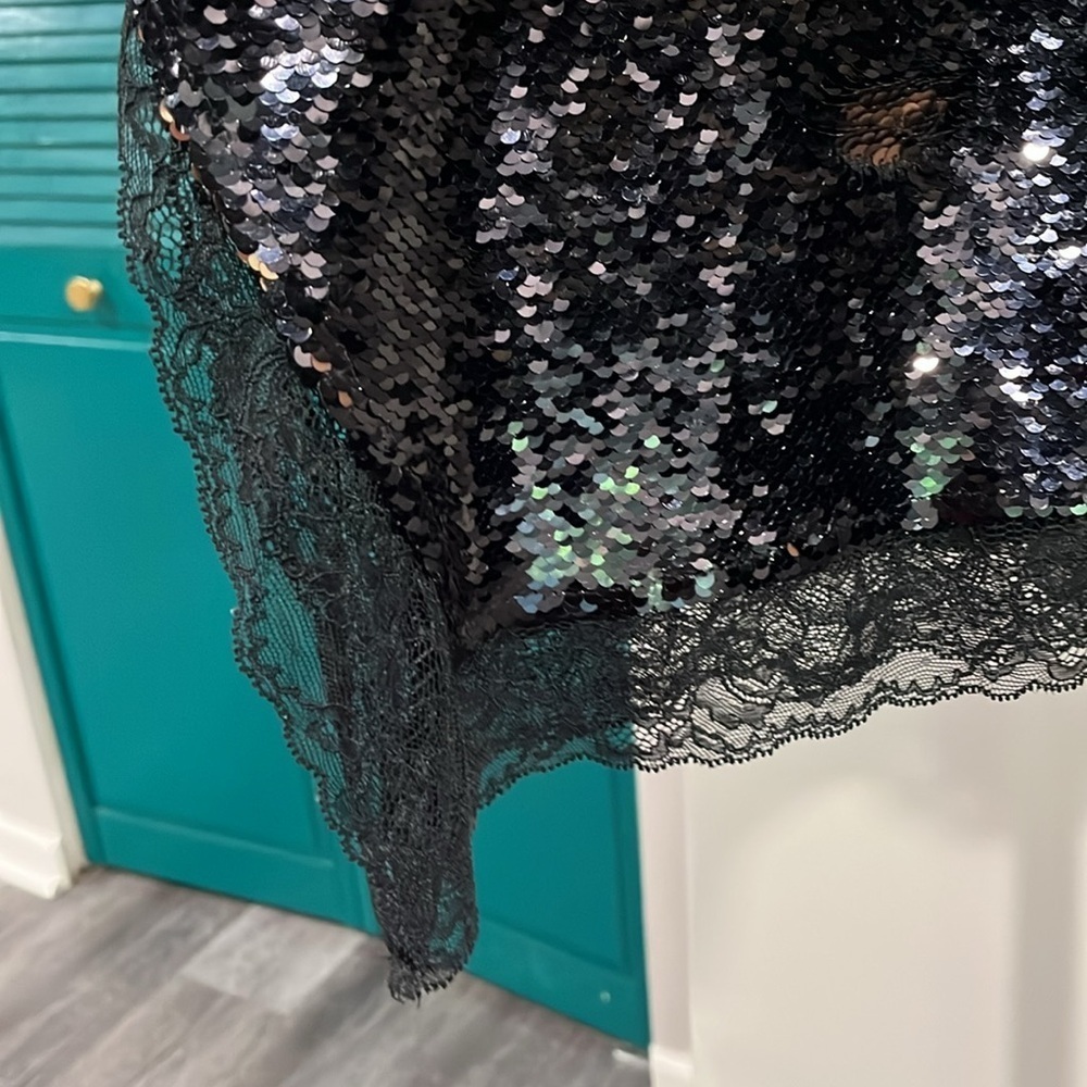 Free People NWOT Swingin Sequin Surplice Cami - XS (oversized) - Picture 4 of 6